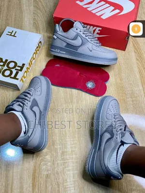 Nike Sneakers Mai Inganci Ga Tsofaffi