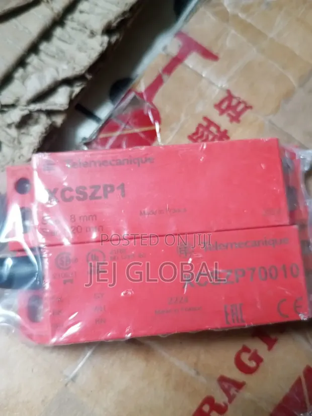 Telemecanique XCSZP70010 Coded Magnetic Safety Switch - 1