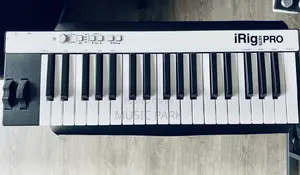 UK Amfani da IK Multimedia iRig Keys Pro 37-Key MIDI Controller