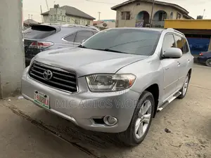 Toyota Highlander Limited 2013 - Launin Azurfa