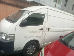 Toyota HiAce 2017 Fari
