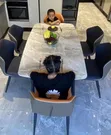 Modern 6 Seater Marble Top Dining Table Set tare da Kujeru Fata masu Tsawo - 1