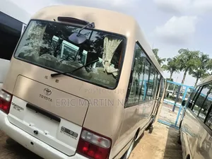 Toyota Coaster Bus 2015 Zinariya