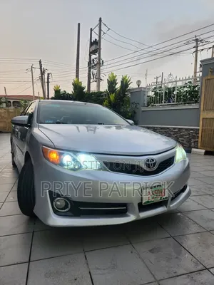 Toyota Camry 2014 Silver - Kai Tsaye Tokunbo