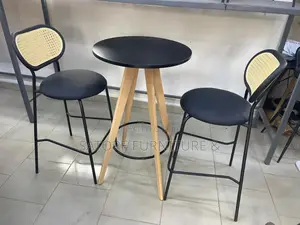 Saitun Kyakkyawan Tabarman Bar da Tebur