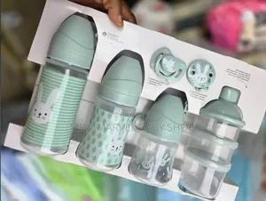 Baby Feeding Bottle Set with Milk Case