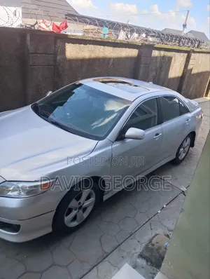 Toyota Camry SE V6 Sedan 2010