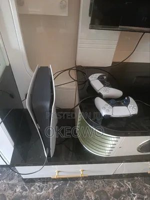 PlayStation 5 - An Amfani, 1TB, 4K UHD