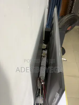 Hisense Vidaa 50-Inch QLED TV