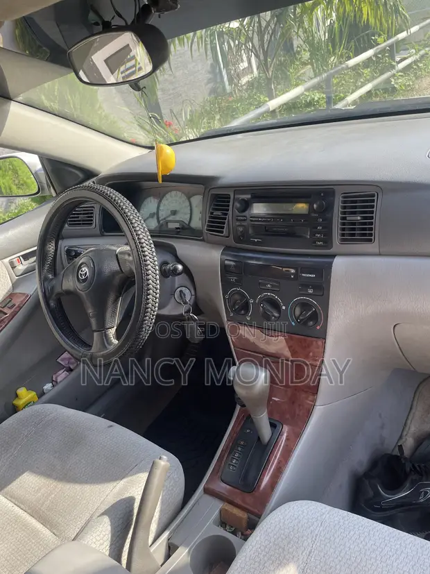 Toyota Corolla 2004 Silver - 1