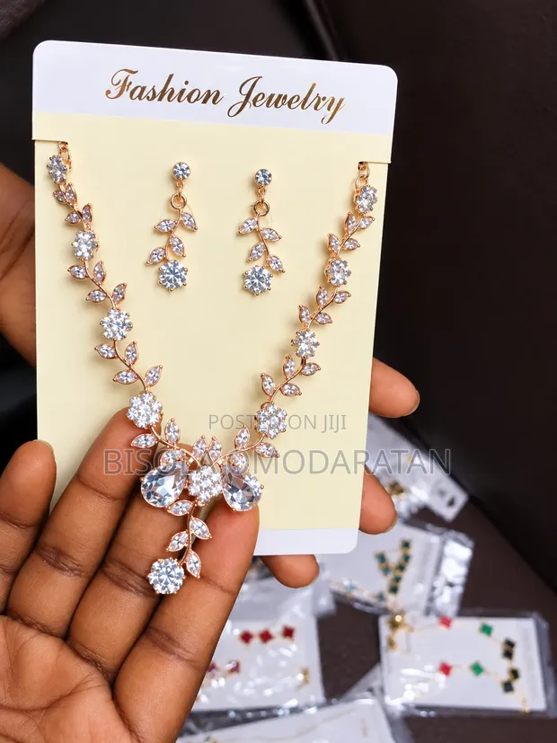 Elegant Rosy Necklace Jewelry Set - 1