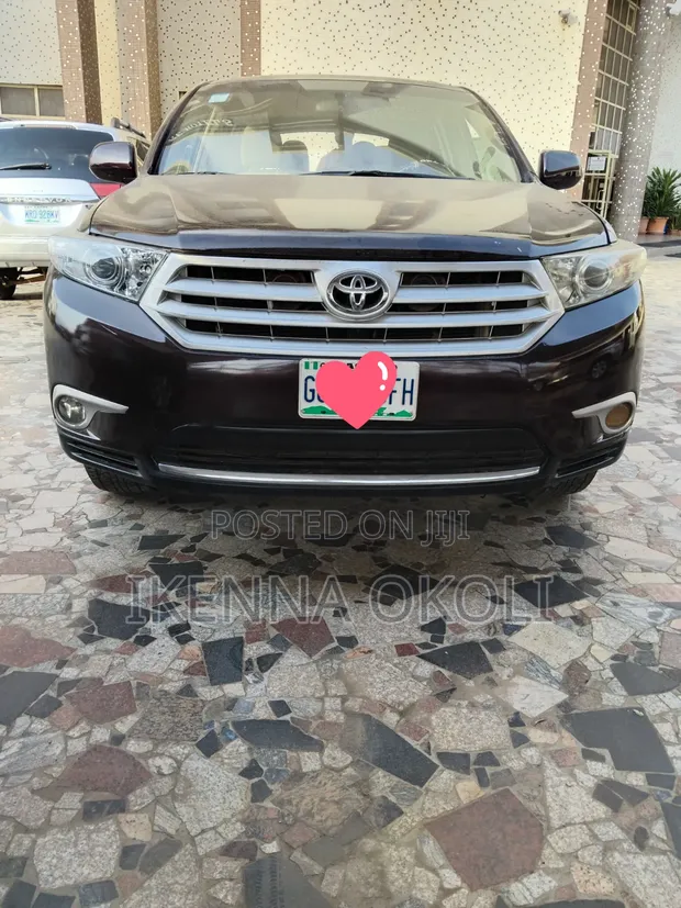 Toyota Highlander 2011 Maroon - 1