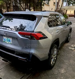 Toyota RAV4 Limited AWD 2019 Silver