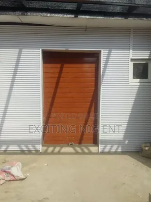 Sabon Kwandon Shutter Mai Kammala Itace