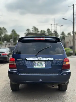 Toyota Highlander Base FWD 2004 Blue