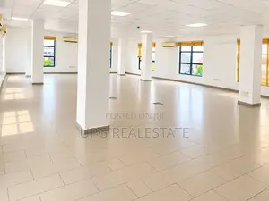 175 SQM Ofishin Budaddiyar Tsari a Admiralty Way, Lekki