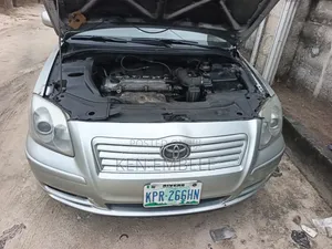 Toyota Avensis 1.8 C 2005 Silver