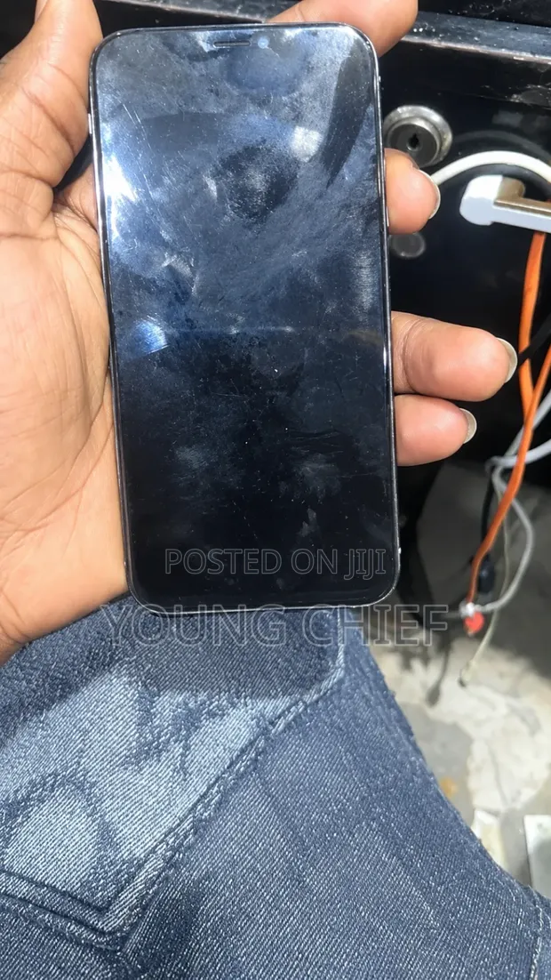 Apple iPhone X 64GB White (Amfani da aka yi a UK) - 1