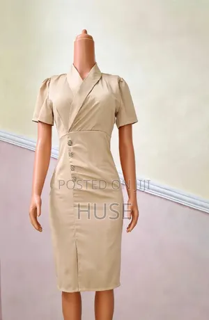 Gown Ja-Mawallaki Mai Launin Beige - Girman M