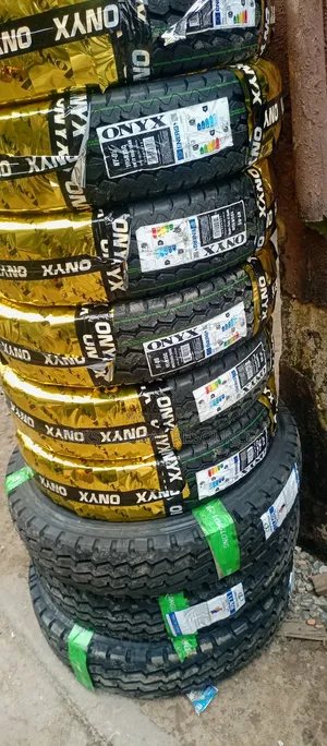 Taya Onyx 195R15 8PR LT 106/104R
