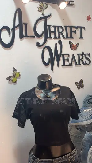 Quality Female Thrift Top - Size M