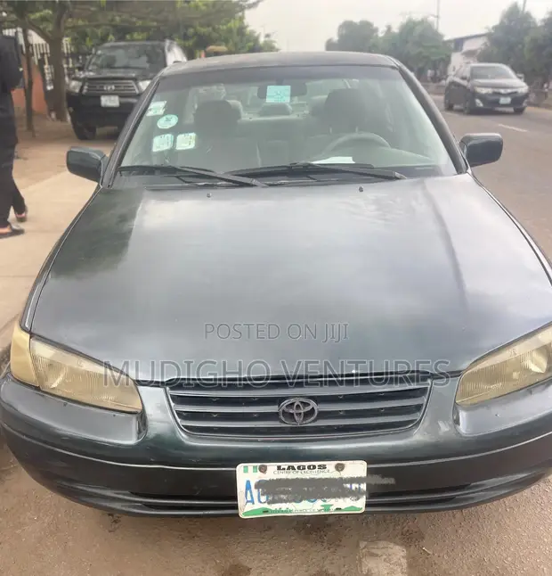 Toyota Camry Automatic 1999 Grey - 1