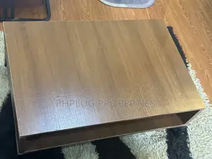 Teburin Tsakiya na Home Interiors - Brown