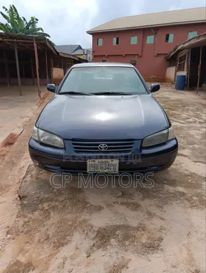 Toyota Camry LE Sedan 2001