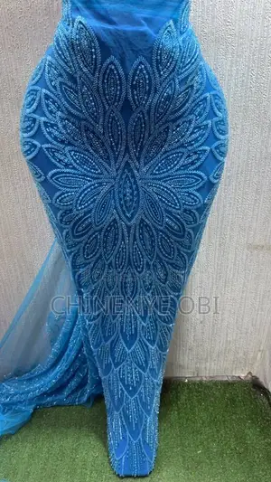 Kayayyakin Saka na Tsohon Salo: Lace, Velvet, Damask Samfura