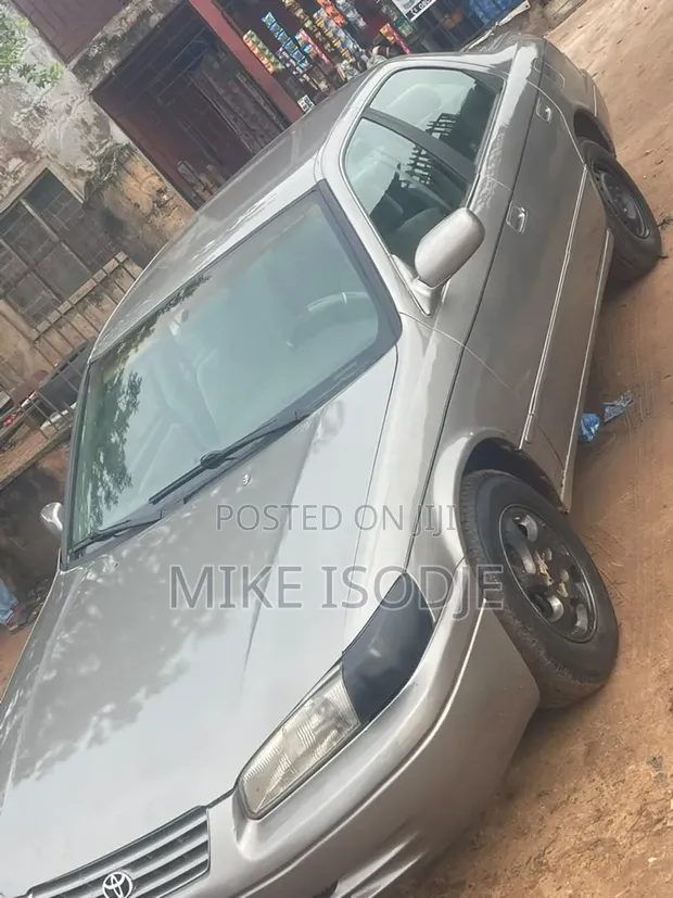 Toyota Camry 2000 Grey - 1