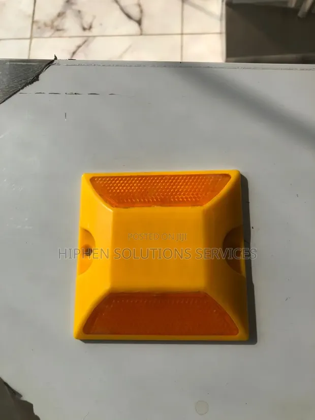 Durable Road Reflector Stud for Highways - 1