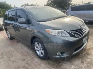 2012 Toyota Sienna Gray