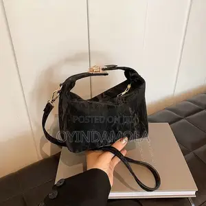 Jakar Kafada Ta Mata Baƙar Fata