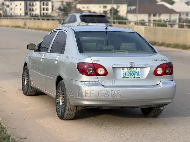 Toyota Corolla 2006 Silver - 1