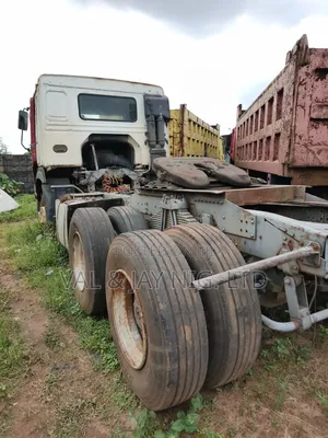 Howo 371 China Truck Head - Double Axle 10 Tyres