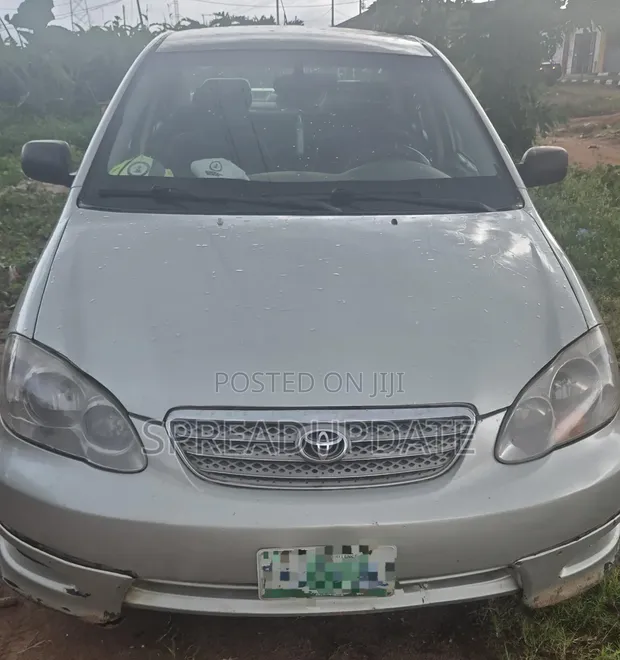 Toyota Corolla 2004 Silver - 1