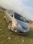 Toyota Sienna 2011 Silver - 4