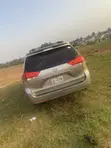 Toyota Sienna 2011 Silver - 5