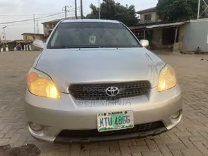 Toyota Matrix Hatchback AWD ta 2005