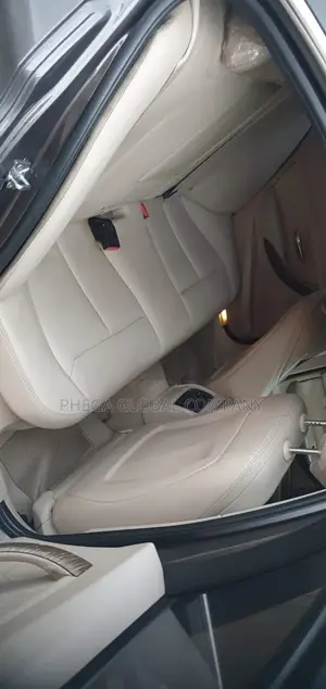 2013 BMW 320i Sedan RWD Gray
