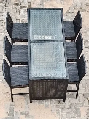 6-Seater Outdoor Rattan Dining Set tare da Tempered Glass