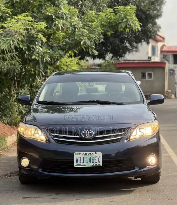 Toyota Corolla 2011 Blue - 1