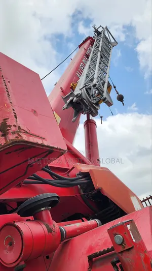 Grove RT700e 4x4 Crane Mai Juriya Ga Filin Datti (60 Ton)