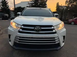 2017 Toyota Highlander XLE 4x2 V6 Fari