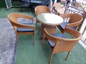 4-Seater Wicker Rattan Outdoor Dining Set with Glass Table