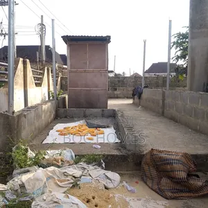 Filin Kasuwanci Don Siyarwa a Baruwa, Lagos