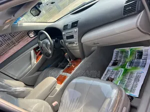 2011 Toyota Camry XLE V6 Sedan - Babu Hatsari