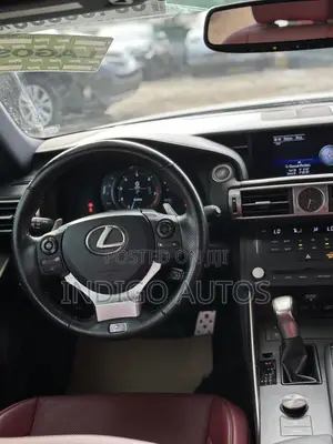 Lexus IS 300 AWD 2017 Fari