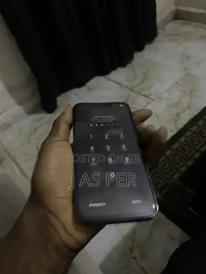 Apple iPhone 13 Pro 256GB Gray (Na Amfani, Gilashi Ya Fasa)