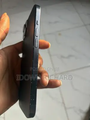 Apple iPhone 15 128GB Black (Network Locked)